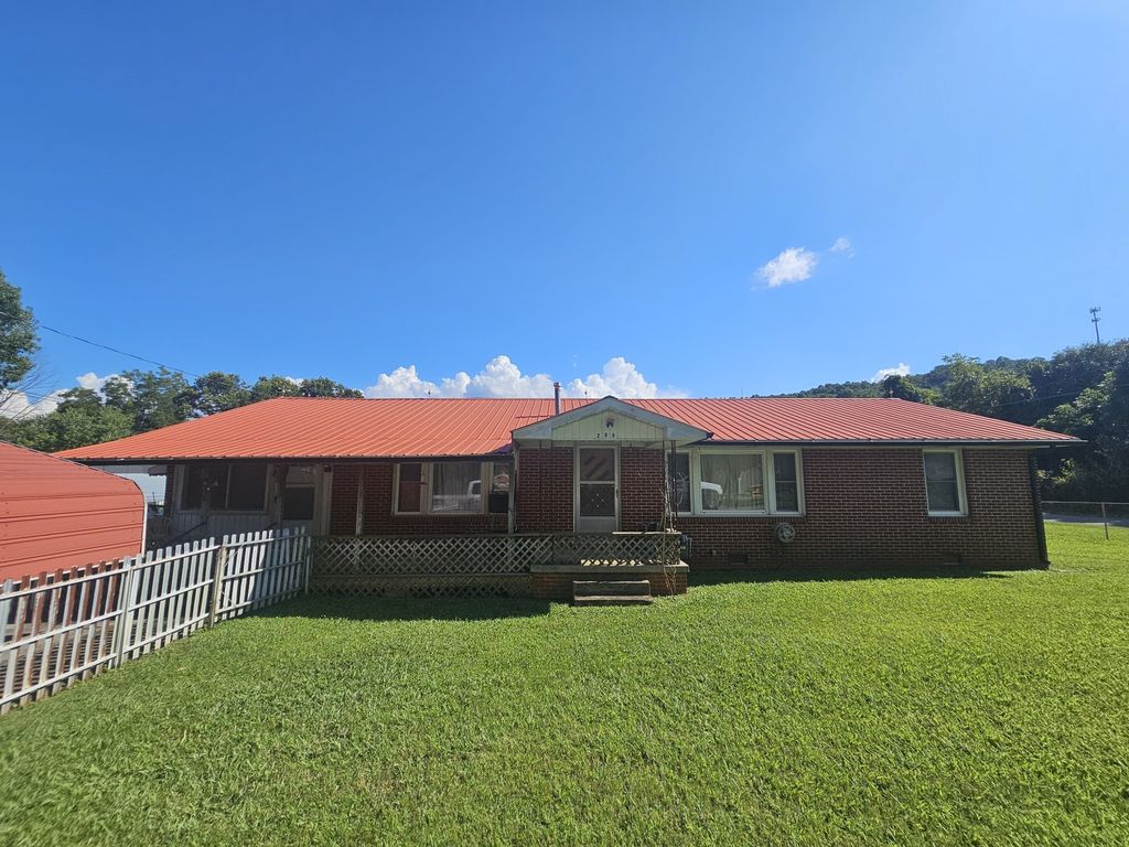 299 Mountain St, Doyle