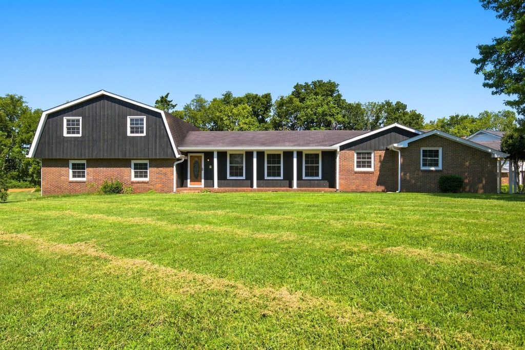 110 Highlander Dr, Hendersonville