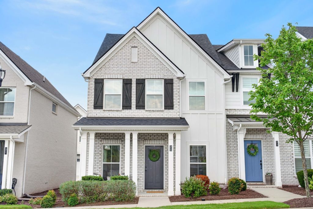 315 Twig Pvt Ct, Hendersonville
