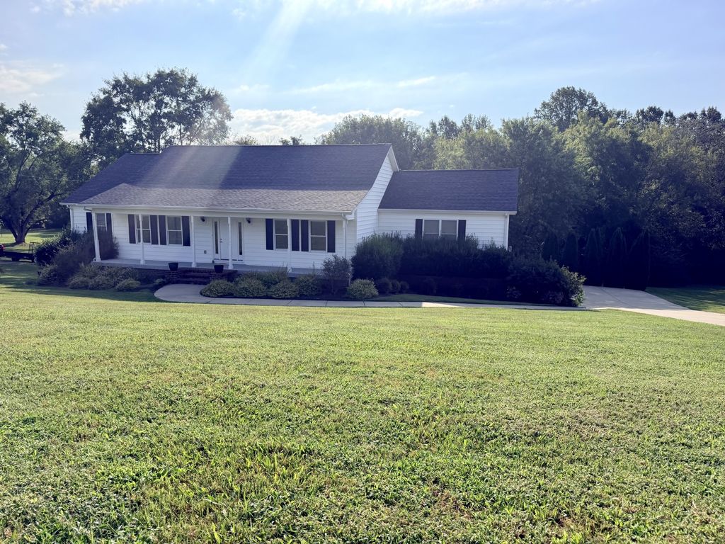 1909 Pointe Barton Dr, Lebanon