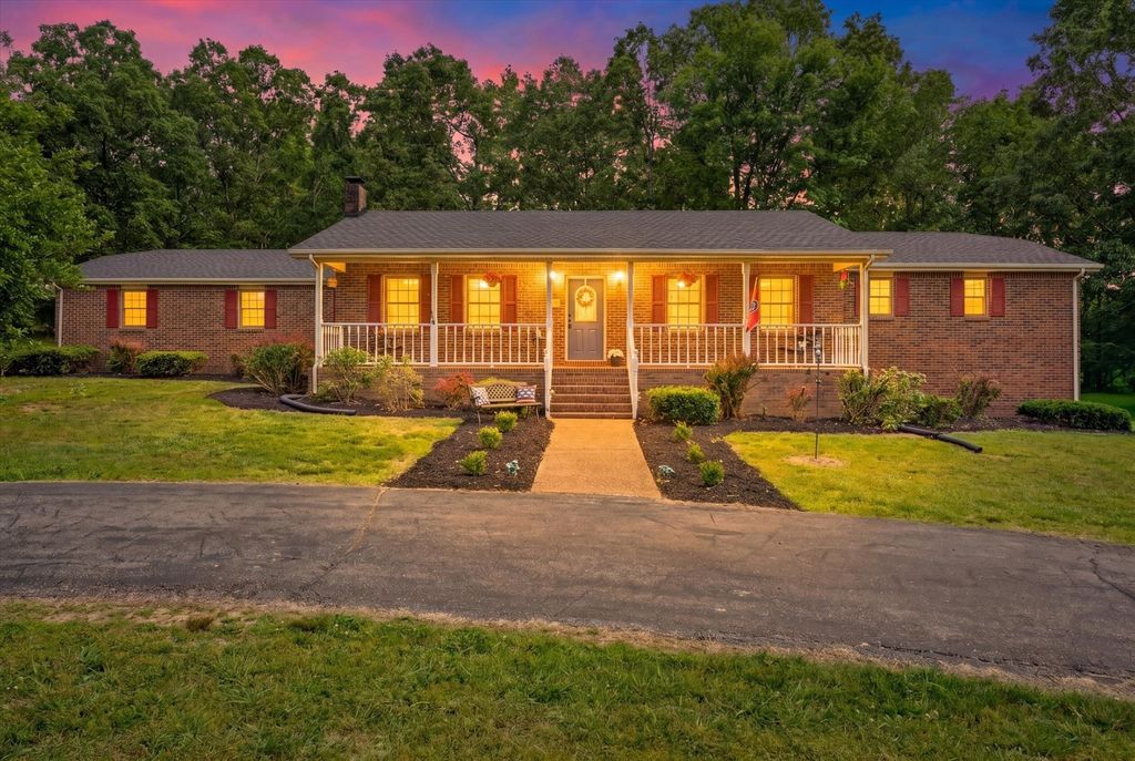 1649 N Main St, Tennessee Ridge