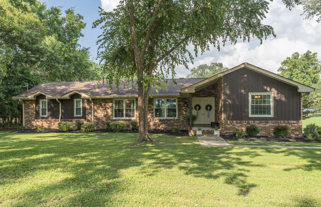 149 Indian Lake Rd, Hendersonville