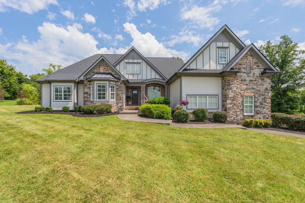 7300 Stirrup Ln, Fairview