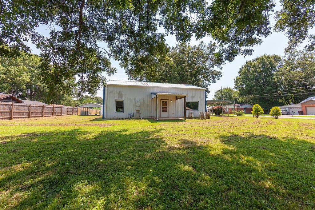 2902 Vine St, Humboldt