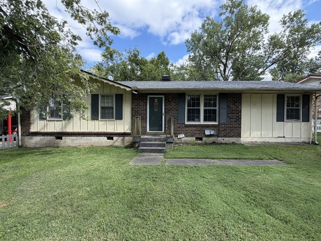 124 Laurel Ln, Hendersonville