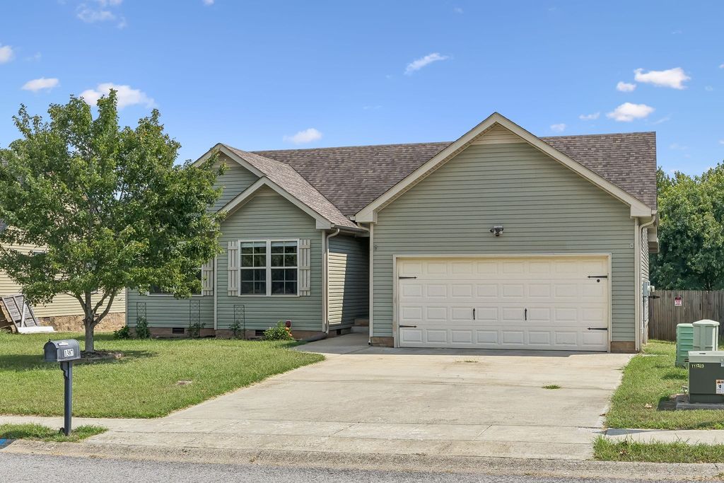 1387 Whitt Ln, Clarksville
