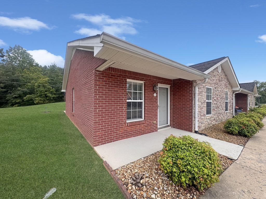 106 Colson Village Ct, Dover