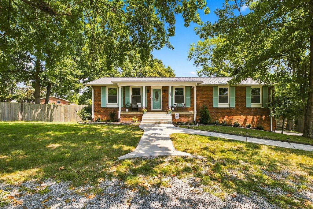 106 Marseille Dr, Hendersonville