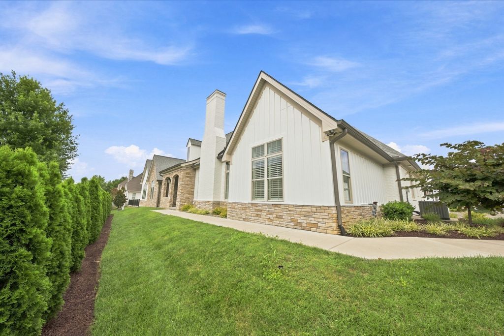 316 Flag Court, Gallatin