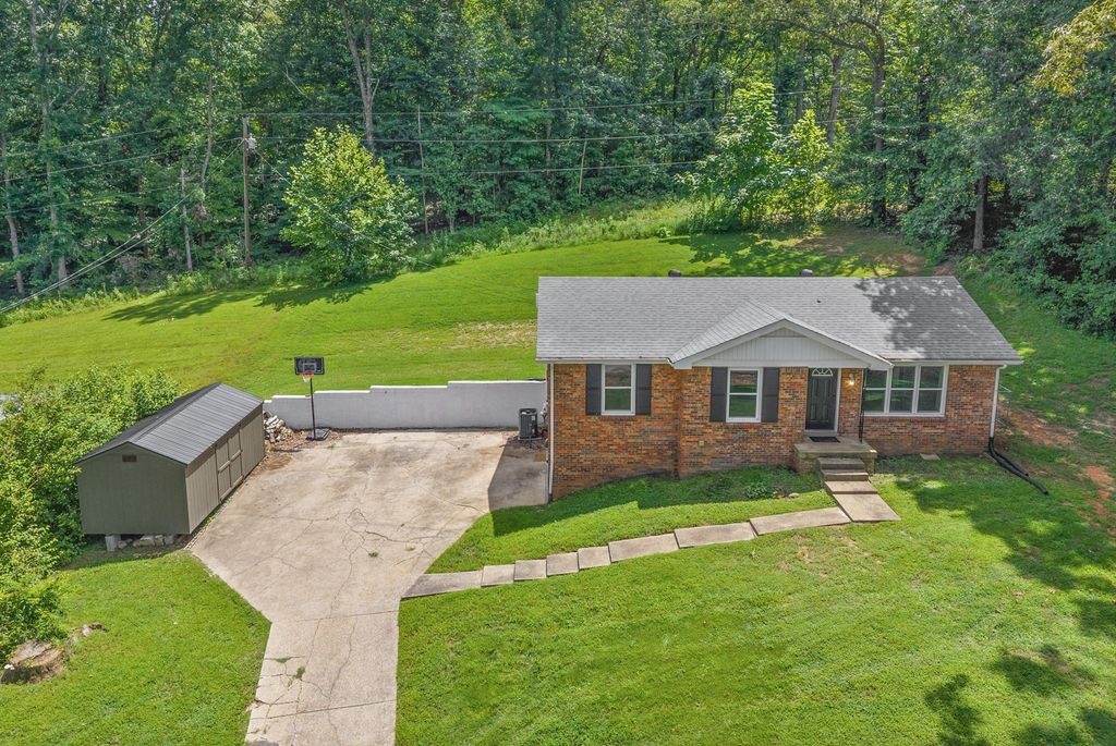 684 Dean Rd, Clarksville