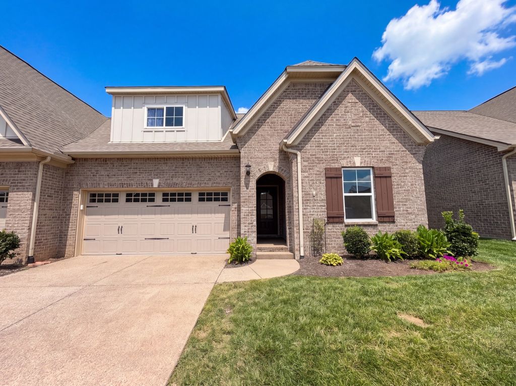 914 Meadowcrest Way, Lebanon