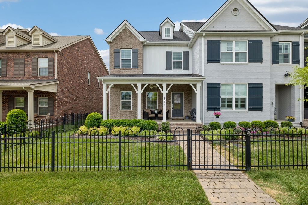 1629 Drakes Creek Rd, Hendersonville