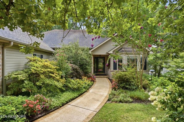 114 Oostanali Way, Loudon