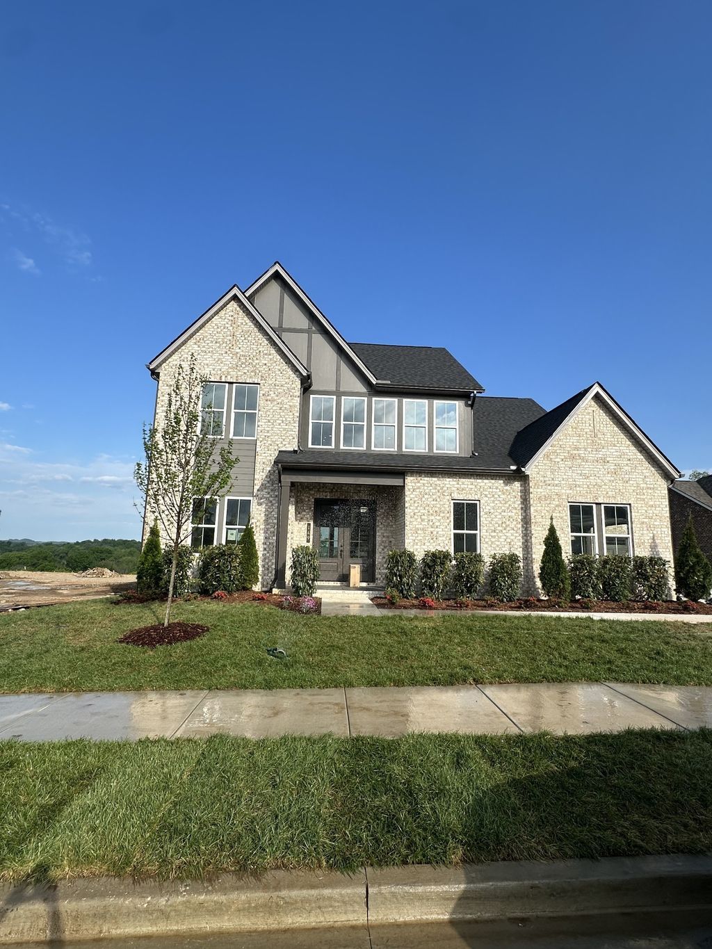 181 Manor Way, Hendersonville