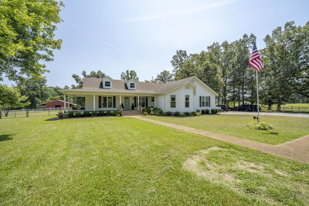 1725 Woods Rd, Adamsville