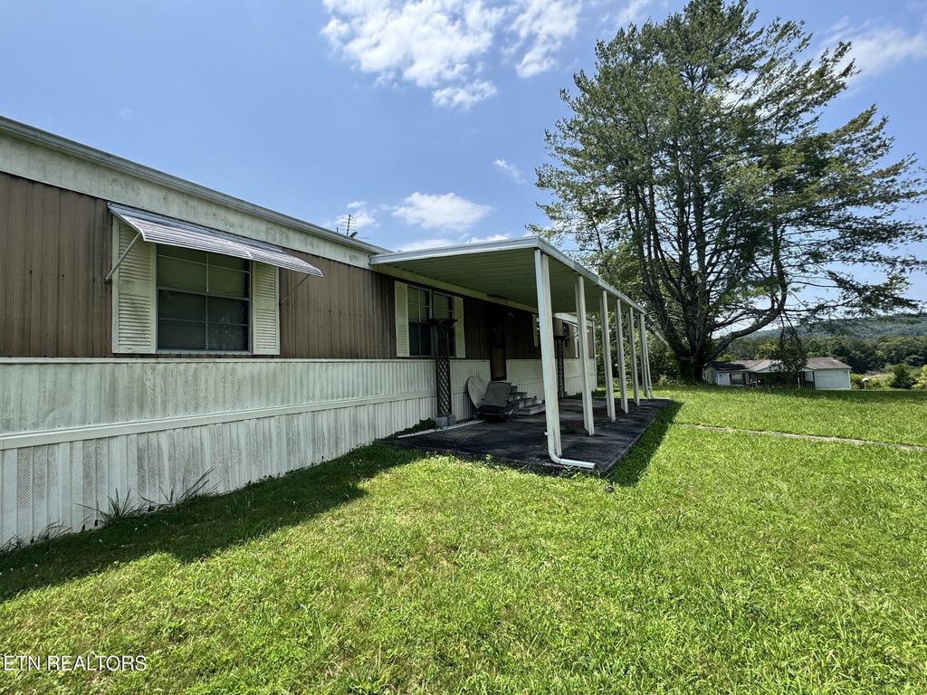 400 David Crockett Rd, Crossville