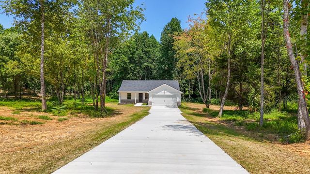 208 Crepe Myrtle Drive, Dickson