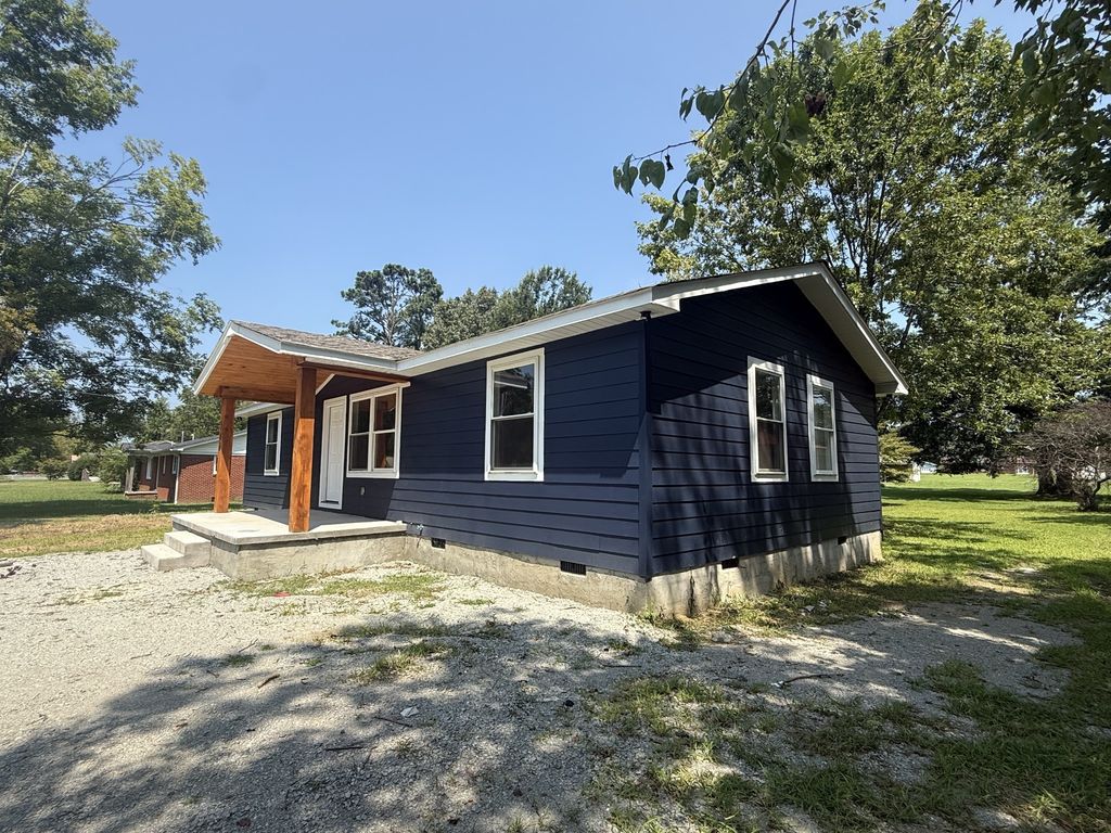501 Smith Ave, Hohenwald