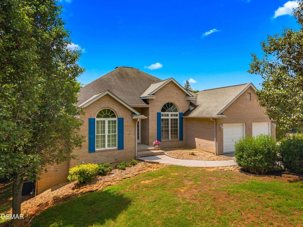 211 Mariners Lane, Dandridge
