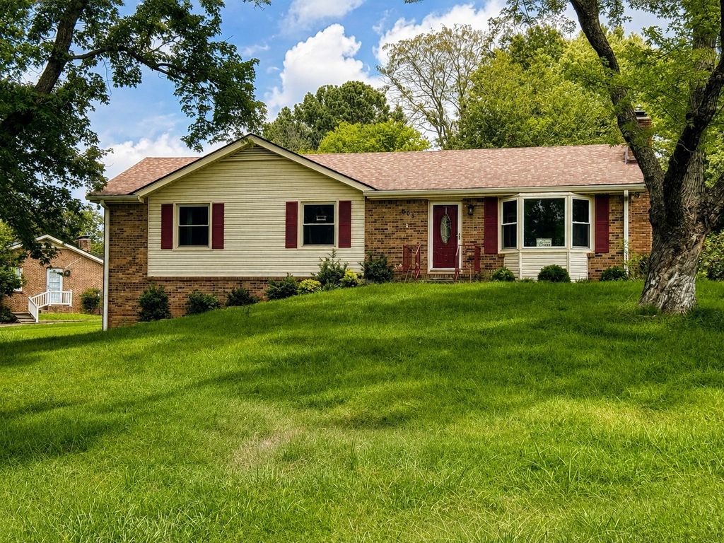 809 Laurel Dr, Clarksville