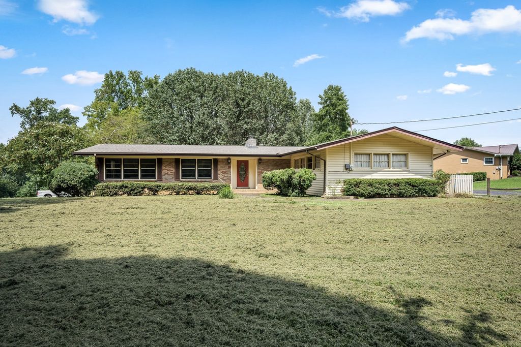 42 Hillwood Cir, Manchester
