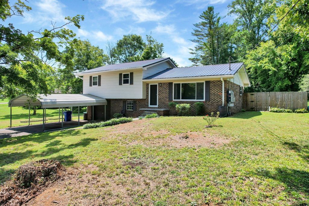 3010 W Lake Drive Nw, Cleveland