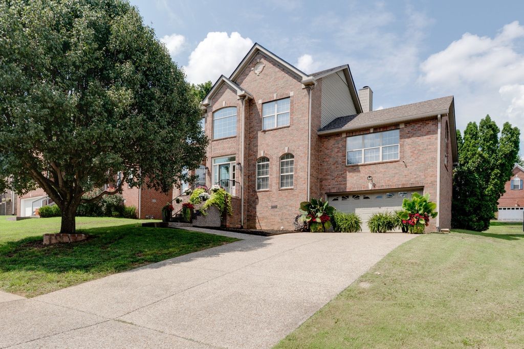 127 Coarsey Blvd, Hendersonville