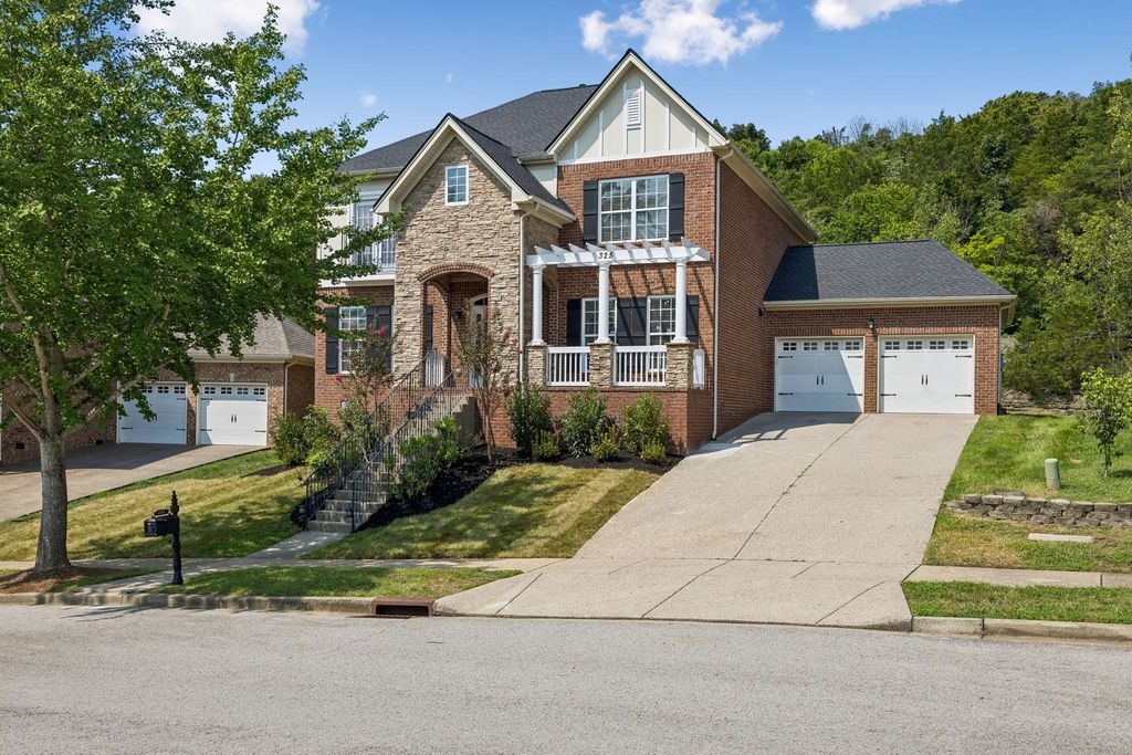 325 Wandering Cir, Franklin
