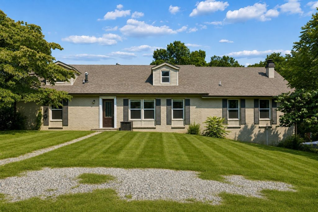 305 Cainridge Dr, Clarksville