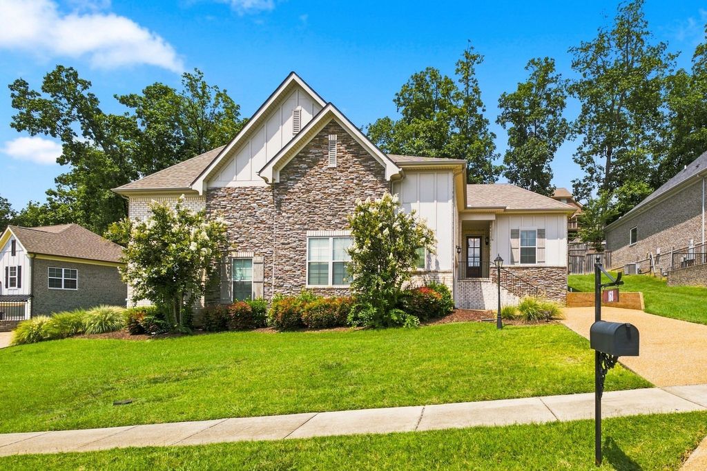 168 Cobbler Cir, Hendersonville