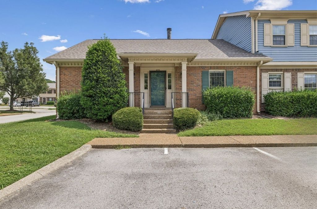 833 Brentwood Pt, Brentwood
