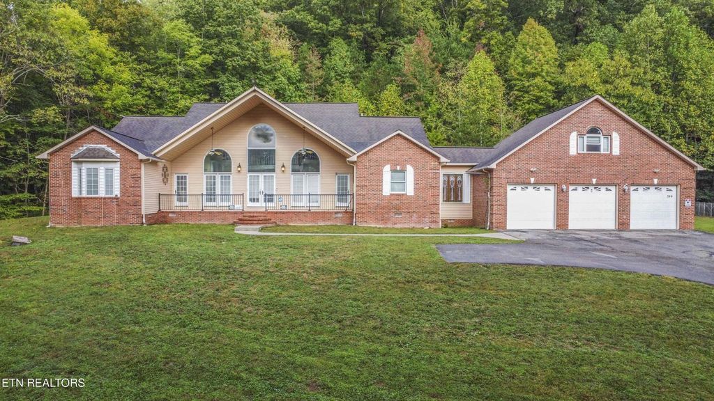 799 Twin Hills Lane, Jacksboro