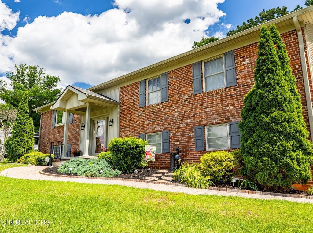1321 Crestwood Drive, Louisville