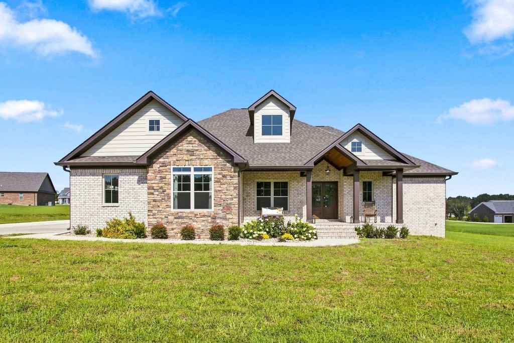 114 Hurst Dr, Leoma