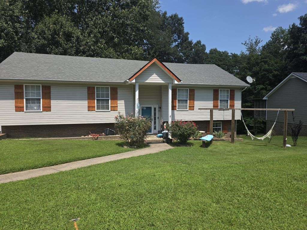 825 Leigh Ann Dr, Clarksville