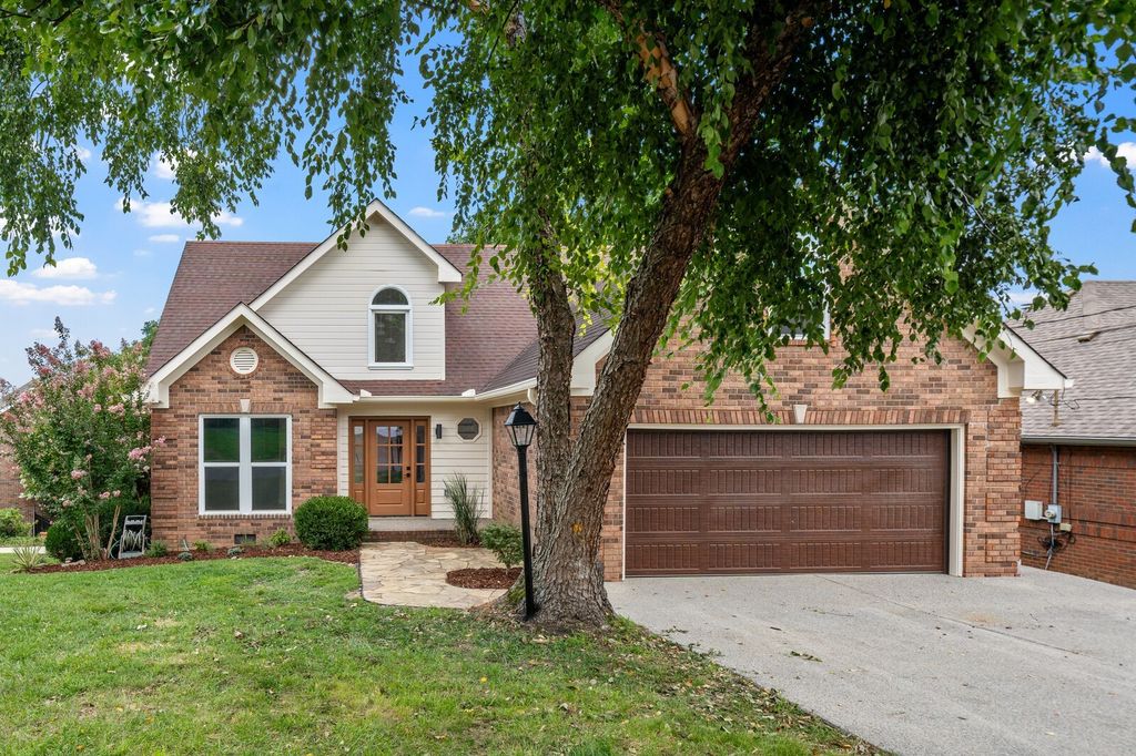 204 Breakwater Dr, Hendersonville