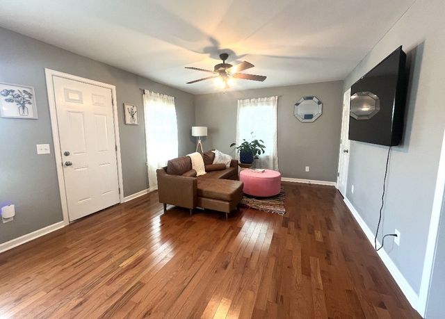 174 E Schell St, Gallatin