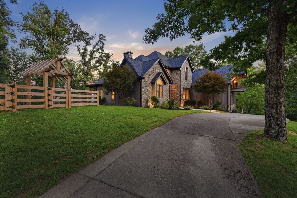 1126 Beechs Tavern Trl, Franklin