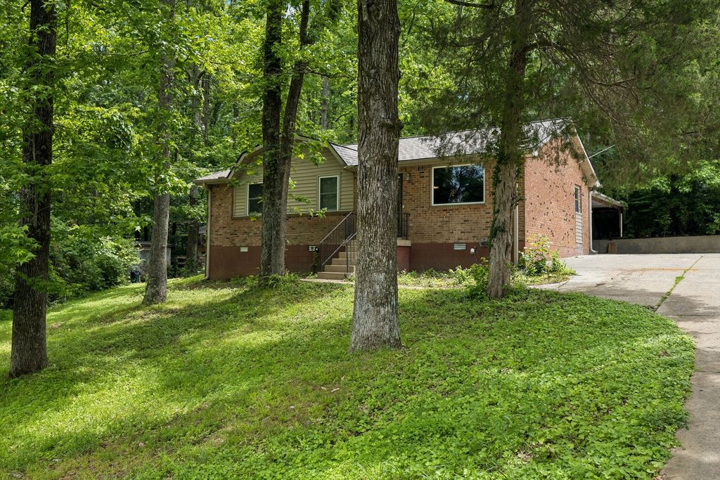7114 Oak Tree Dr, Fairview