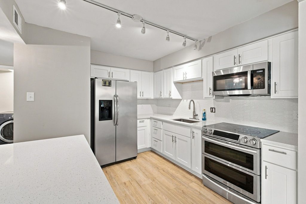 555 N Dupont Ave D93, Madison