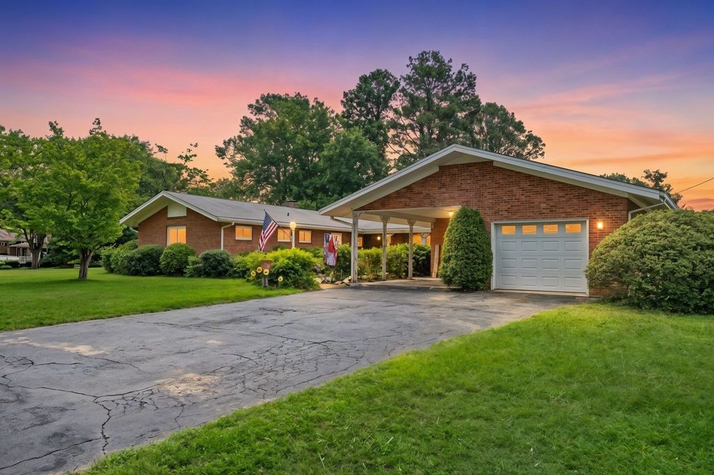 153 Sherwood Ave, Calhoun