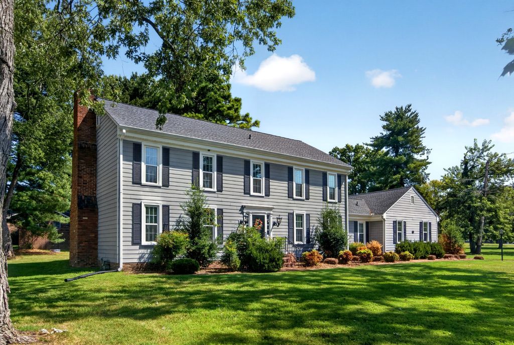 109 Skyview Dr, Hendersonville