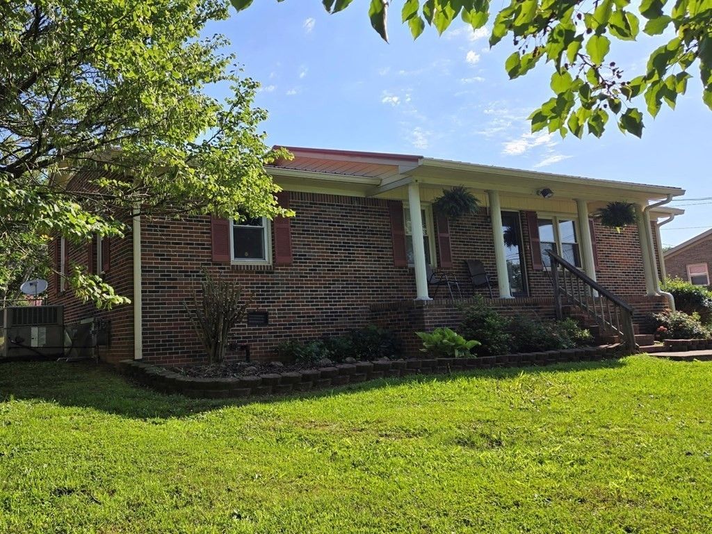 301 Mcquade Cir, McMinnville