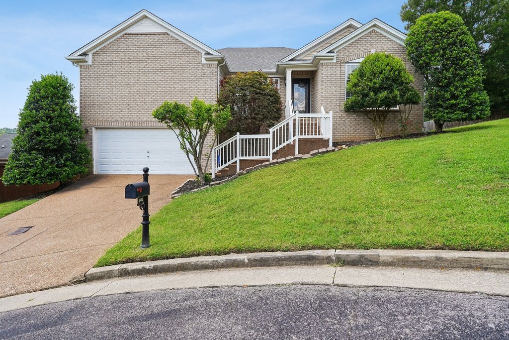 805 Waterloo Ct, Nashville