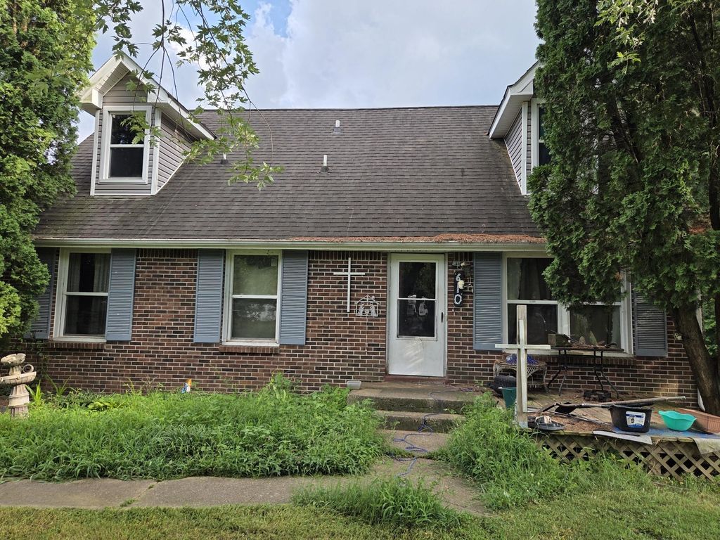 610 Farmington Bnd, Clarksville