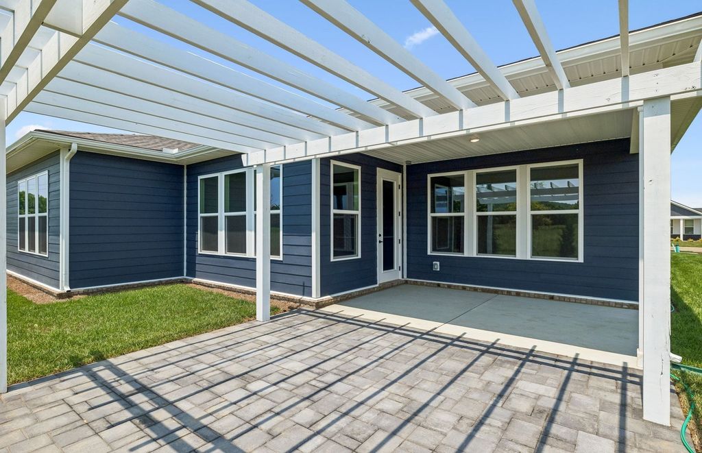 900 Bur Oak Rd, Lebanon