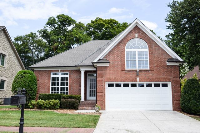 1074 Isaac Franklin Dr, Gallatin