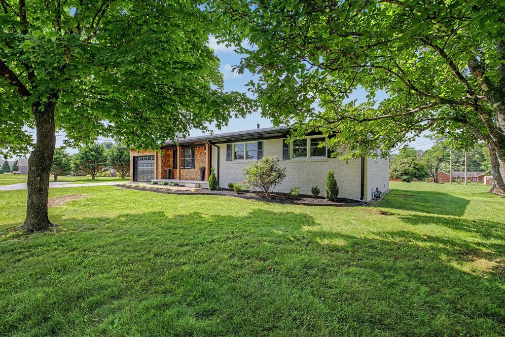 403 Robins St, Lawrenceburg