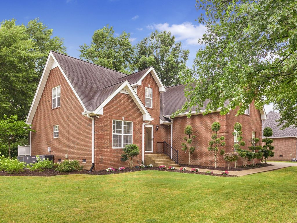 306 Chestnut Ln, Lebanon
