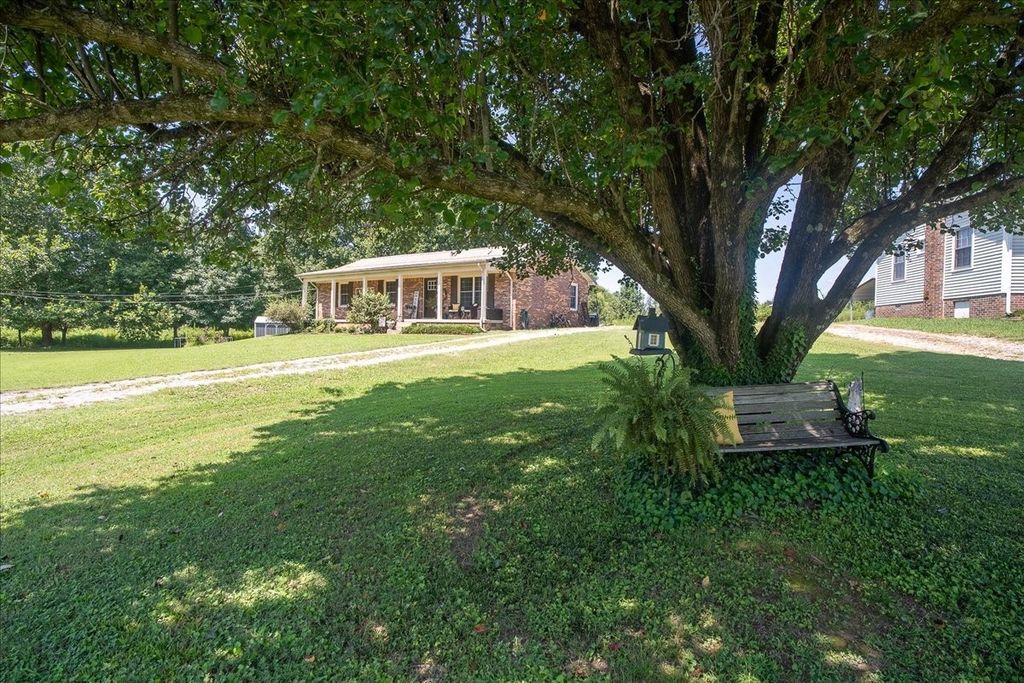 23 Sanders Dr, Leoma